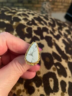 New Elegant White Howlite Teardrop Ring with Gold Rope Setting adjustable